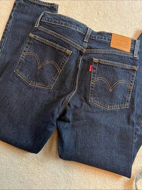 LEVI’s Premium Blue Jeans 💙 Wedgie Straight